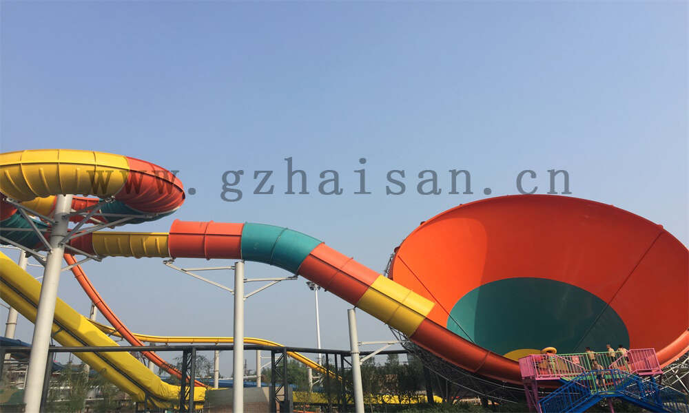 水上乐园规划中的主题元素如何与场地环境相融合?